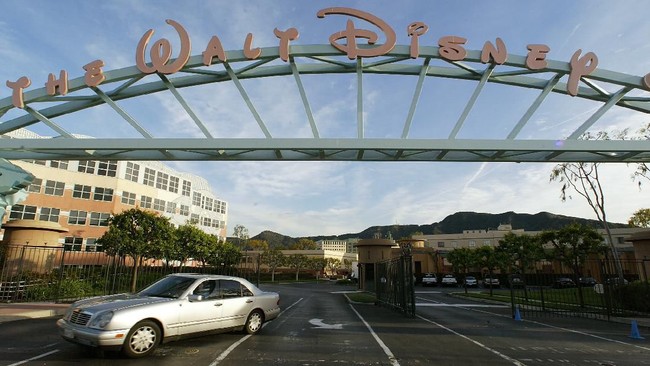 Disney PHK Ratusan Karyawan Meski Pendapatan Menebal Perusahaan hiburan dan media massa Walt Disney melakukan pemutusan hubungan kerja (PHK) terhadap ratusan karyawan di divisi film, televisi, dan keuangan.