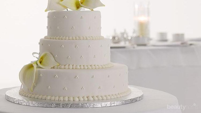 Buat Pernikahanmu Makin Sempurna, Ini Tips Pilih Wedding Cake Terbaik