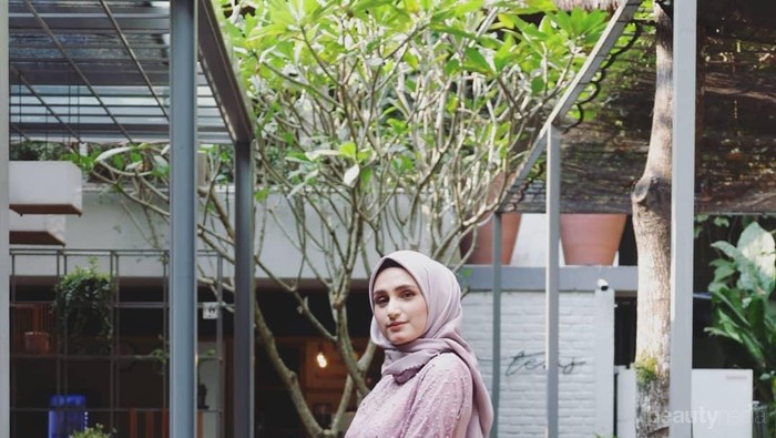 8 Model Dress Kondangan Elegan ala Nurul Bashirah, Putri Muslimah Indonesia 2019