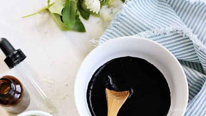 Tak Perlu Bahan Mahal, Begini Cara Membuat Charcoal Clay Mask di Rumah