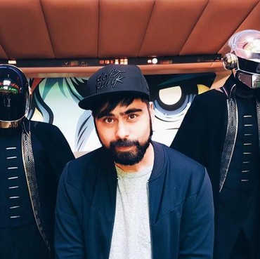 5 Fakta Adam Sinclair, Adik Bungsu Ashraf yang Jadi Sineas Film