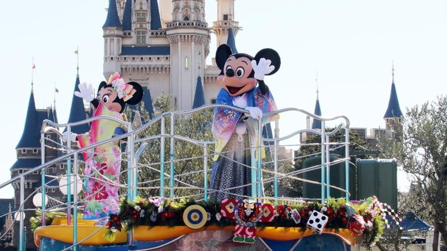 Pengelola Disneyland dan DisneySea di Tokyo, Jepang, memperpanjang penutupan hingga awal April karena virus corona.
