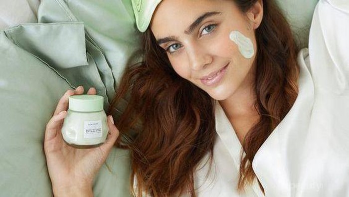 5 Pilihan Sleeping Mask di Bawah Rp100 Ribu