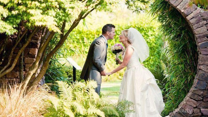 Dijamin Awet, Begini Tips Makeup Tahan Lama Pernikahan Outdoor