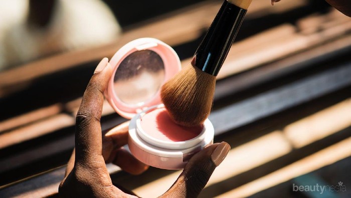 Pemilik Kulit Sensitif, 7 Hal Ini Perlu Kamu Perhatikan Saat Menggunakan Makeup