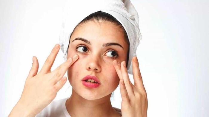 5 Produk Retinol Terbaik yang Ampuh Atasi Garis Halus di Bawah Mata