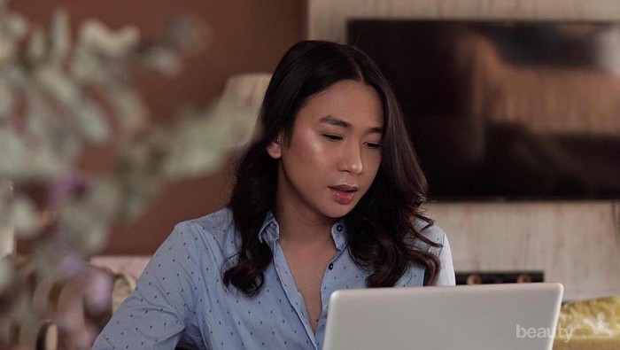 Mau Jadi Vlogger Sukses? Tips dari Jovi Adhiguna Ini Wajib Kamu Coba Nih!