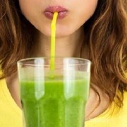 Manfaat Minum Jus Seledri: Mencerahkan, Membasmi Jerawat dan Bikin Wajah Awet Muda!