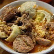 Unik! Yuk Coba Bakso Isi Ayam Betutu yang Super Enak di Bali Ini
