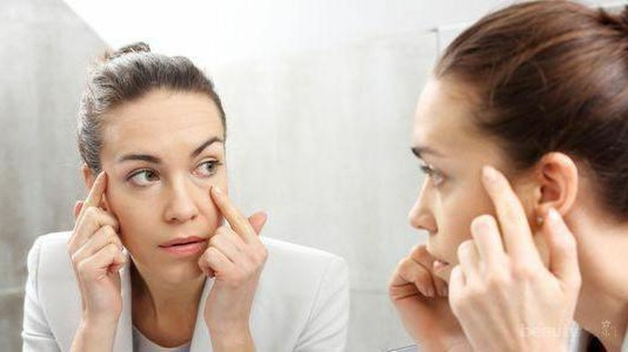 Lakukan Secara Rutin, 4 Cara Alami Ini Efektif Kurangi Keriput di Bawah Mata