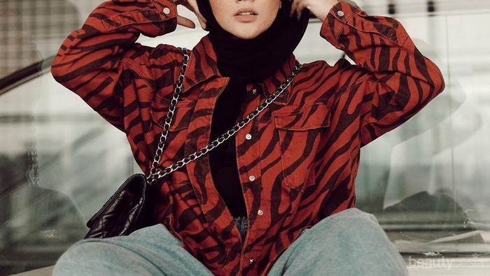 Curi 5 Gaya Hipster Hijab ala Sivia Azizah yang Eksentrik, Anti Mainstream!