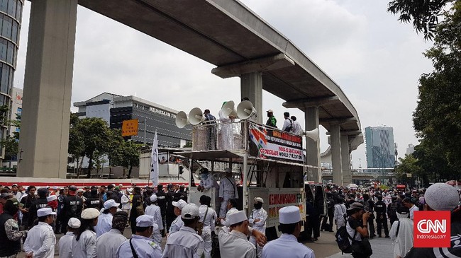Sebanyak 600 personel polisi diturunkan untuk mengamankan aksi bela Nabi Muhammad SAW yang digelar di depan Kedubes India, Jakarta.