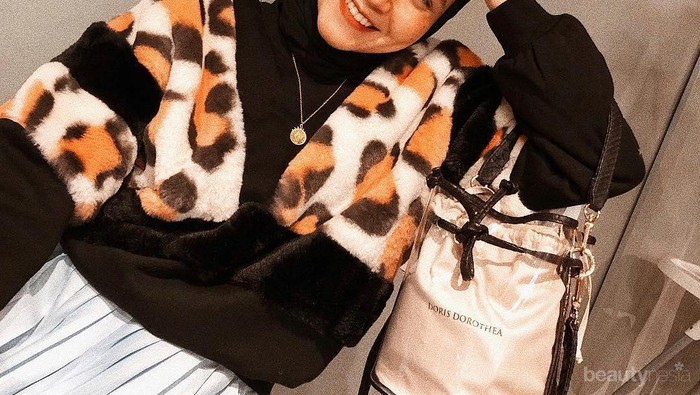 Mix and Match Outfit Motif Animal Print ala Selebgram Hijab Nissa Chair
