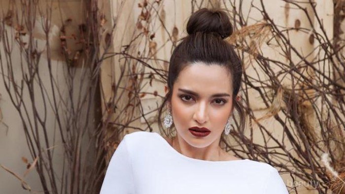 Liburan di Amerika, Ini 7 Gaya Hot Mama Nia Ramadhani yang Super Stylish