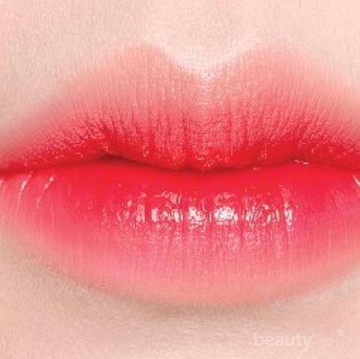Tutorial: Gradient Lips Korea Versi Glossy untuk Bibir Tampak Lebih Sehat