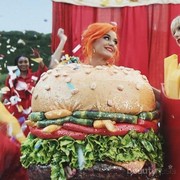 Drama is Over! Katy Perry dan Taylor Swift Berpelukan di Video Klip 
