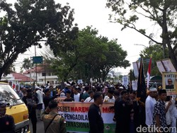 Massa Ormas Islam Kembali Demo, Jalan Sekitar Konjen India Medan Ditutup
