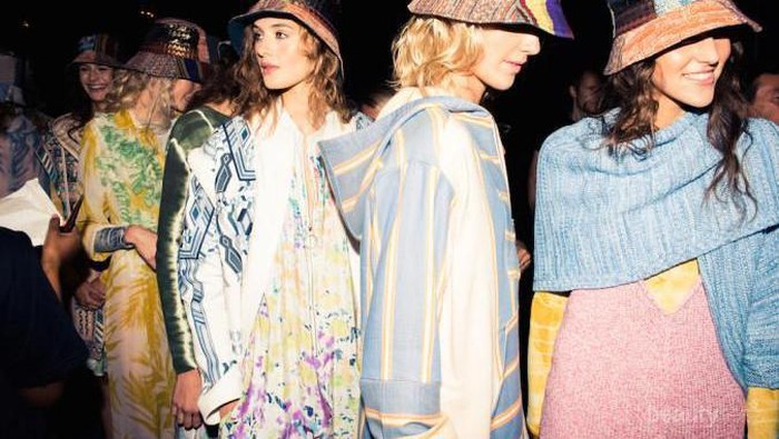 Inspirasi Style Bucket Hat yang Kembali Jadi Trend di 2019