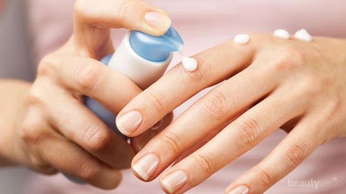 Body Lotion Gak Cukup! 3 Alasan Penting Kenapa Wajib Pakai Hand Cream Setiap Hari