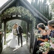 [FORUM] Ngeliat pesta pernikahan outdoor temanya garden party kelihatannya seru deh, tertarik?