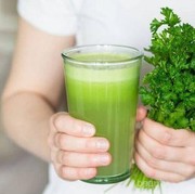 Cara Membuat Jus Seledri untuk Atasi Jerawat Parah & Detoks Tubuh