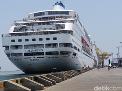 Ditolak Surabaya, Kapal Pesiar Columbus Turunkan Ratusan WNA di Semarang
