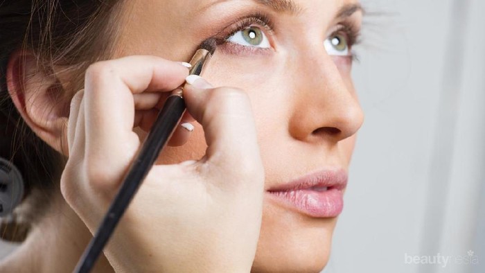 Wajib Simak, Begini Cara Pakai Eyeshadow yang Benar Menurut Makeup Artist
