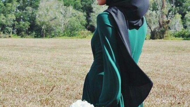 Ini 4 Warna  Pakaian yang  Cocok  Dipadukan dengan  Jilbab 