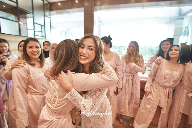 Mendekati hari pernikahan, Jessica Iskandar melangsungkan acara bridal shower bertema pink bersama sahabat-sahabatnya di JW Marriott Kamis (12/3).