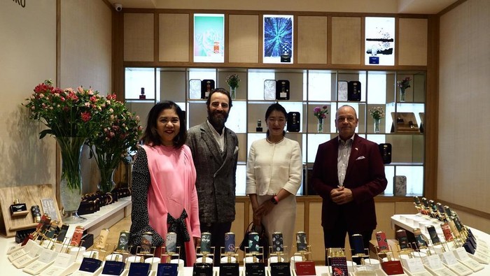 Floraiku, Paduan Bunga dan Puisi dalam Sebotol Parfum Mewah