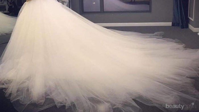 Inspirasi Gaun Pengantin Berekor yang Akan Buat Kamu Makin Cantik di Hari Pernikahan