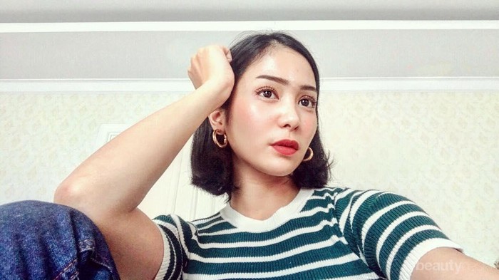 Selalu Tampil Stunning, Coba 5 Inspirasi Styling Rambut Pendek ala Bunga Zainal