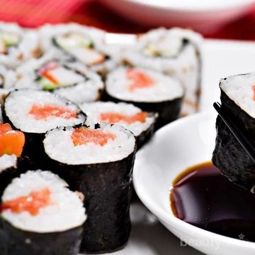 Duh, Ternyata Cara Makan Sushi yang Benar Seperti Ini....