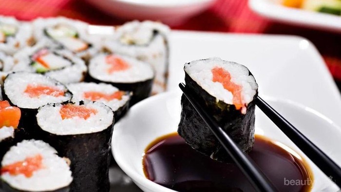 Duh, Ternyata Cara Makan Sushi yang Benar Seperti Ini....