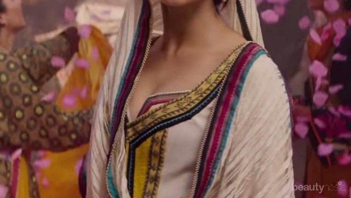 Tampil di Majalah Vogue, Pemeran Princess Jasmine Kenakan Aksesoris Karya Desainer Tanah Air