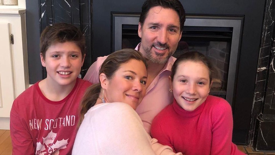 Istri PM Kanada, Justin Trudeau diketahui positif mengidap positif corona dan tengah dalam masa inkubasi.