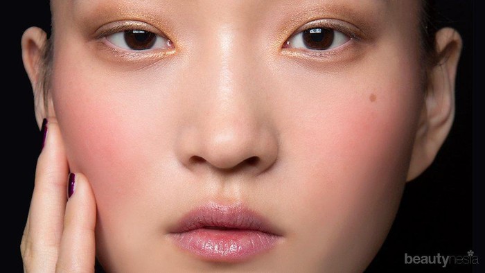 Tips Pakai Blush On yang Benar Agar Tak Terlihat 