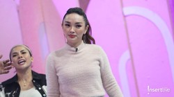 Cara Zaskia Gotik Tutupi Aurat Saat Pakai Baju Seksi Dipuji Netizen