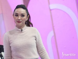 Cara Zaskia Gotik Tutupi Aurat Saat Pakai Baju Seksi Dipuji Netizen