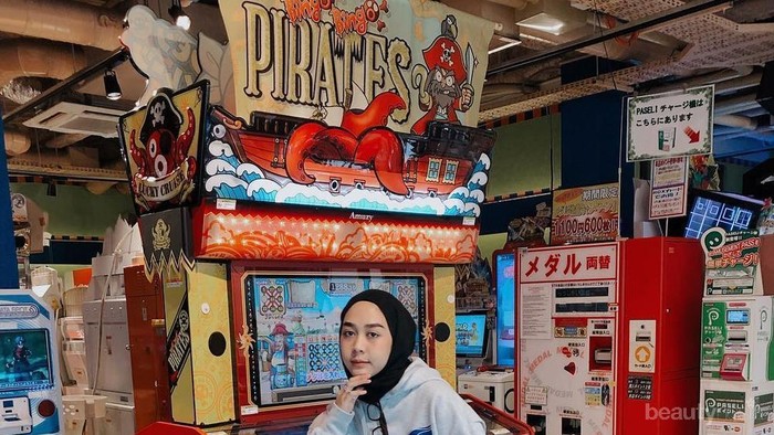 5 Inspirasi Gaya Hypebae Hijab untuk Kamu Pecinta Sporty Chic Style