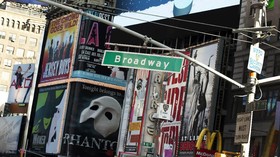 Pandemi, Broadway Tak Bisa Buka hingga September