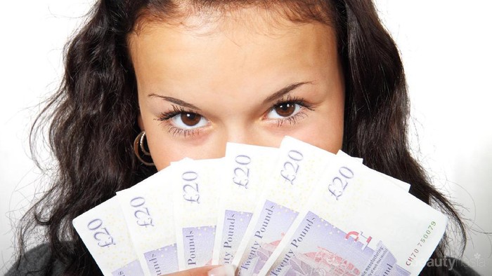 Cara Bijak Mengelola Uang THR agar Tidak Habis Percuma