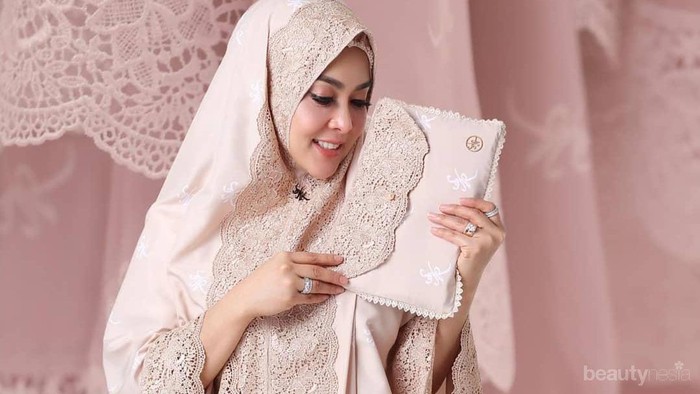 Tak Cuma Putih, Ini Model Mukena Unik yang Cocok DIpakai Sholat Ied
