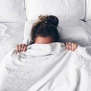 Cara Menghilangkan Noda Darah Bekas Menstruasi di Kasur