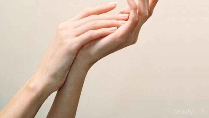 5 Tips Atasi Tangan Belang Akibat Sering Naik Motor, Kulit Kembali Cerah!