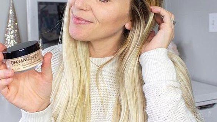 6 Rekomendasi Brightening Powder, Bedak Tabur untuk Baking di Bawah Mata