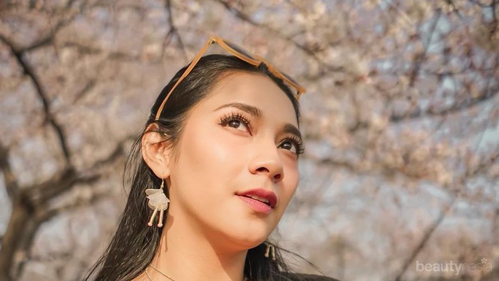 Liburan ke Pulau Jeju Korea, Ini Pilihan Gaya Busana ala Dinda Kirana