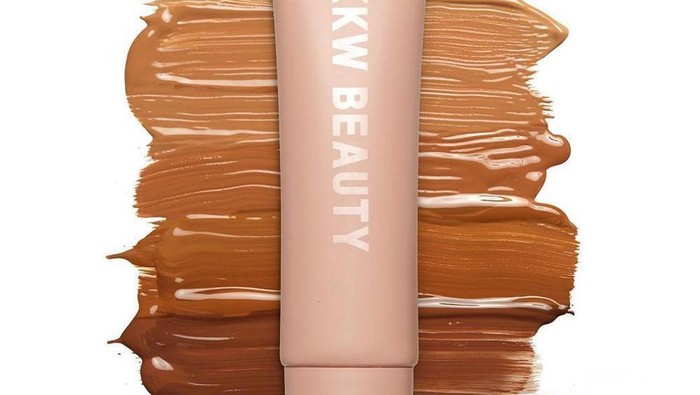 Kim Kardashian Rilis Foundation untuk Seluruh Badan