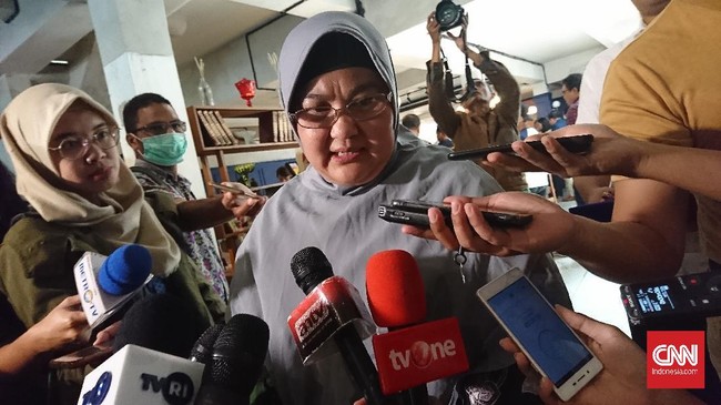 Dokter spesialis paru mengimbau masyarakat yang merasakan sakit tenggorokan maupun gejala flu segera periksa demi mendeteksi omicron.