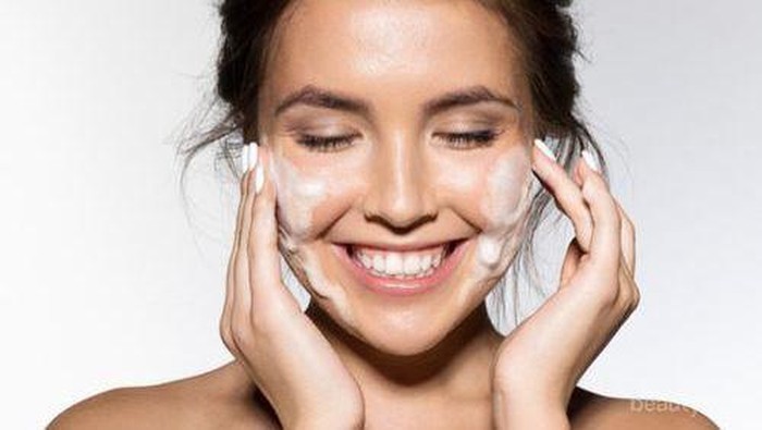 Viral Tren Mencuci Muka Selama 60 Detik, Apakah Efektif?